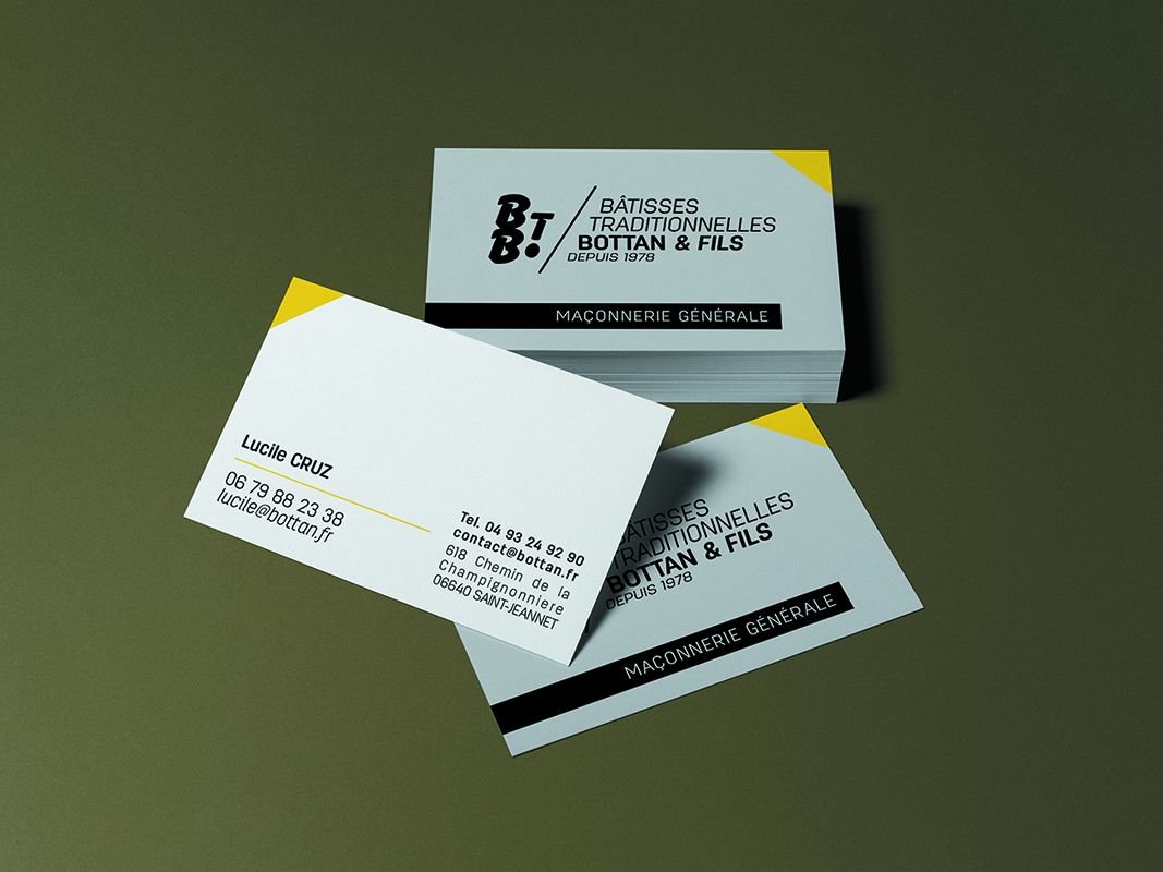Cartes de visite imprimées sur papier naturel non couché, montrant le grain du support