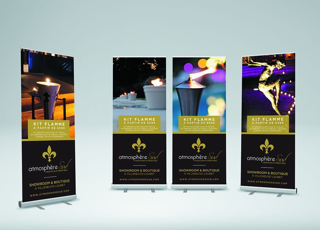 Roll-up imprimé installé sur un stand de salon professionnel