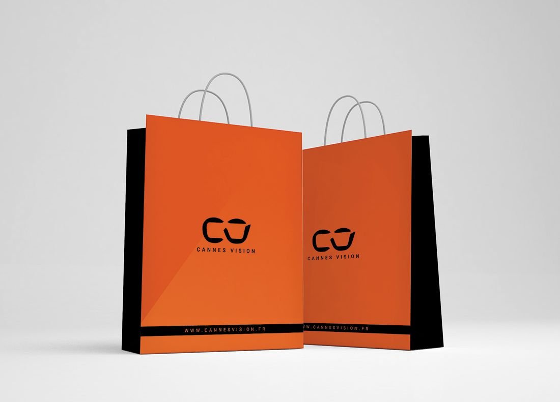 Sacs en papier imprimés de finition luxe, réalisés pour une enseigne d'optique